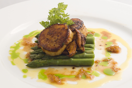 Scallops with asparagus